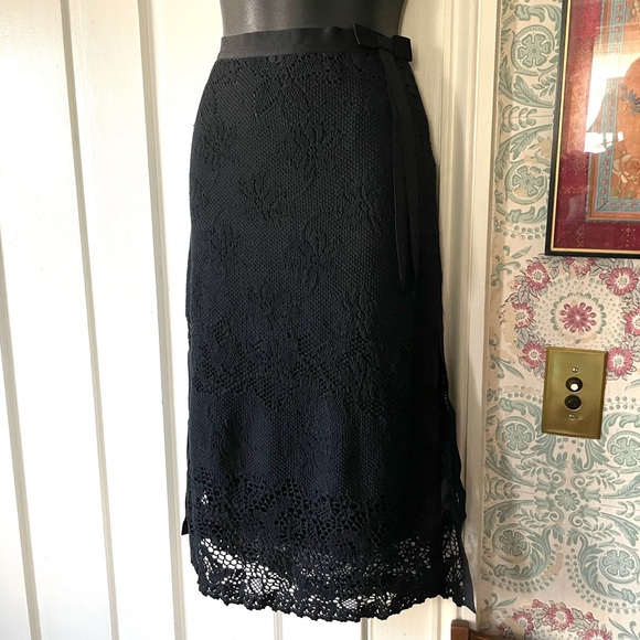 DOLCE & GABBANA Navy Blue Lace Skirt with Black Bow